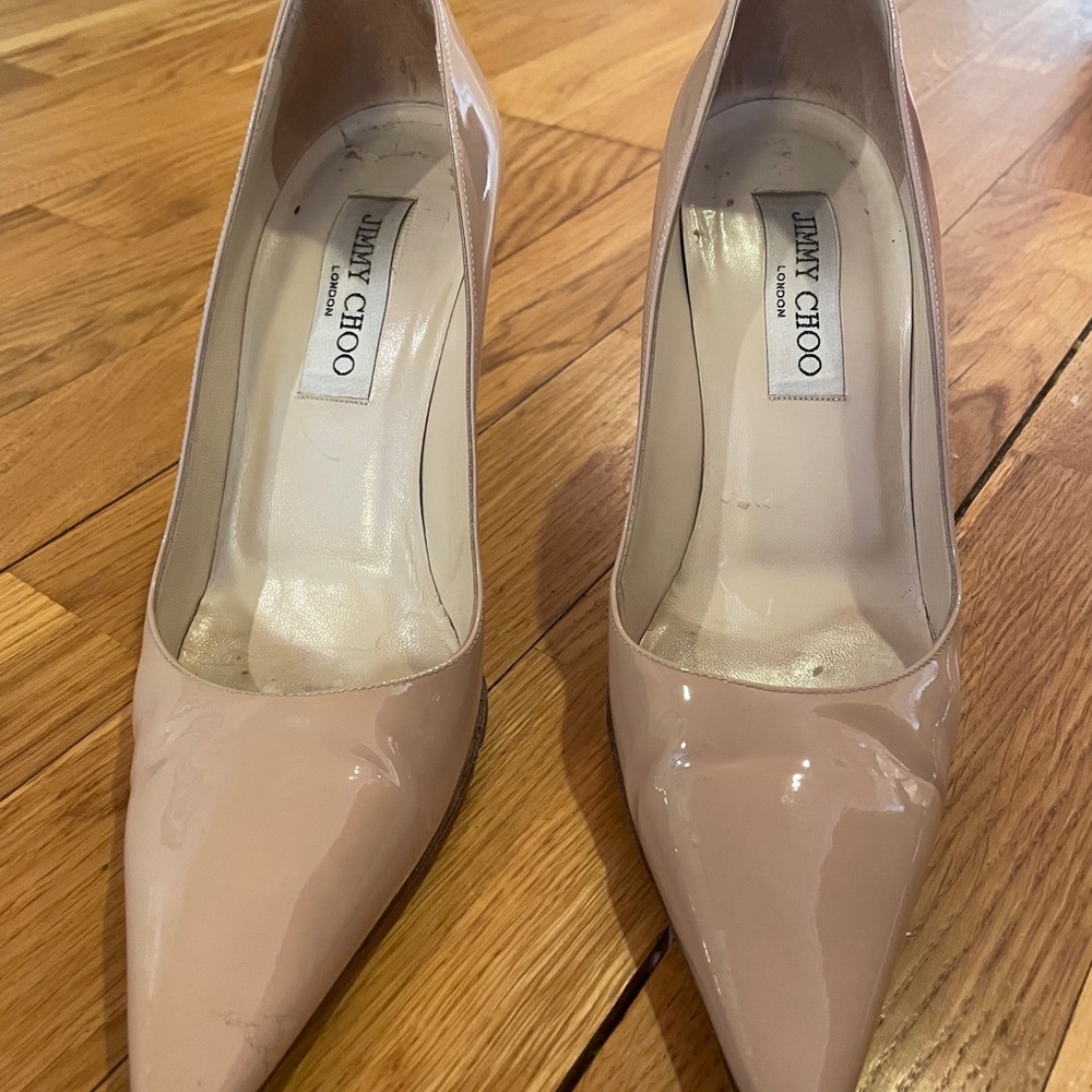 DESIGNER JIMMY CHOO patten leather tan pumps